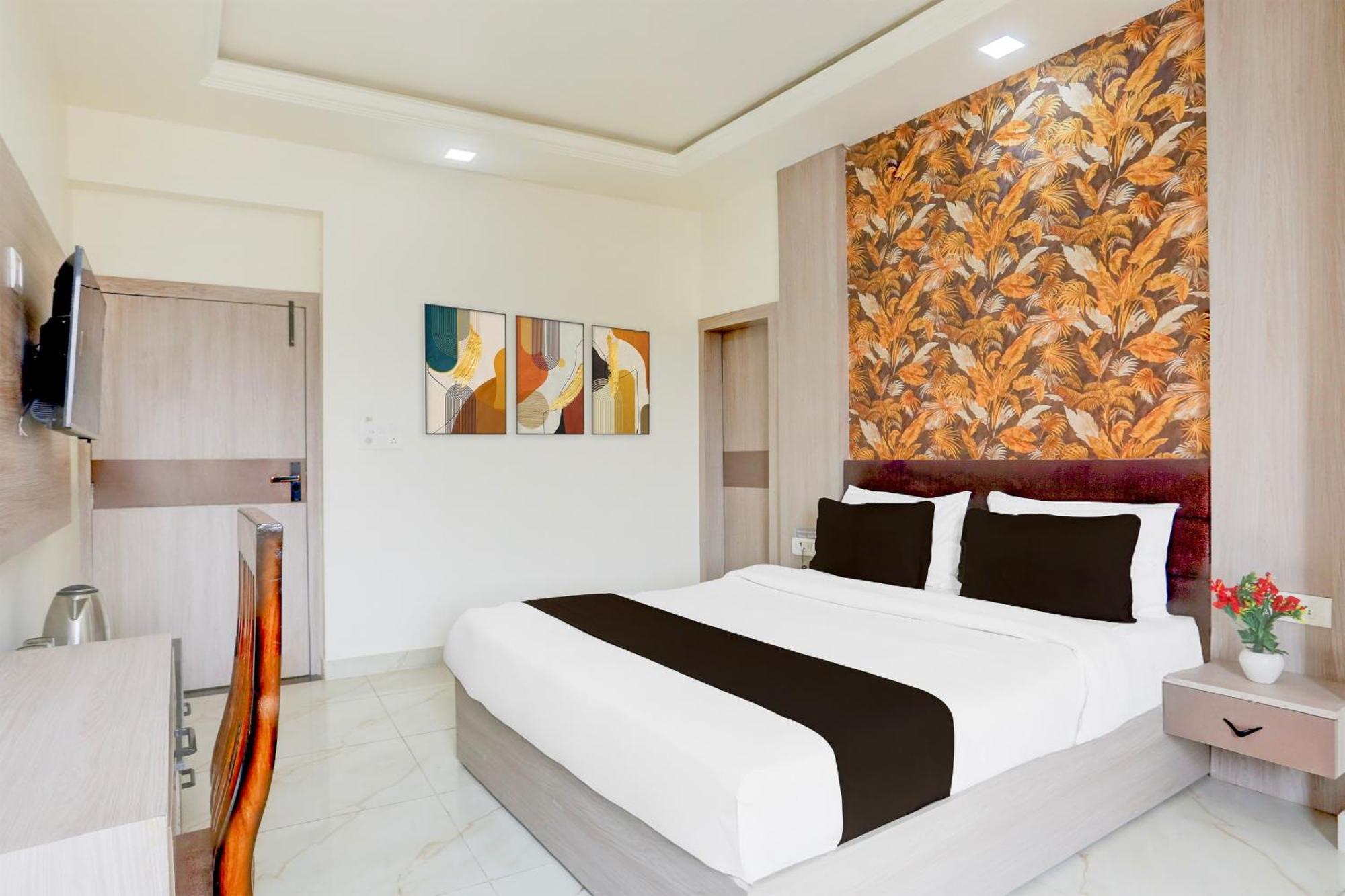 Collection O The Vidya Grand Hotell Rudrapur Exteriör bild