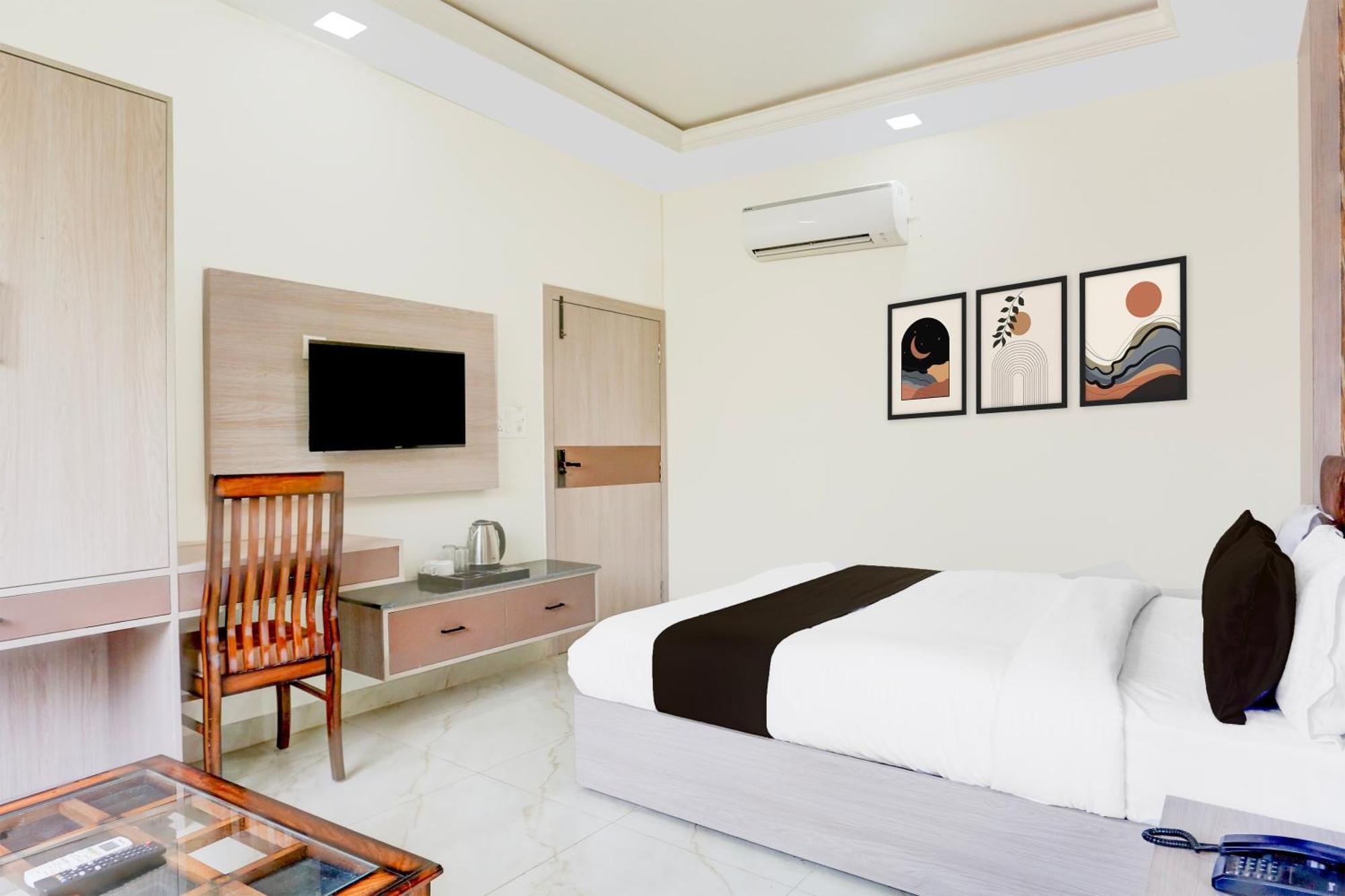 Collection O The Vidya Grand Hotell Rudrapur Exteriör bild