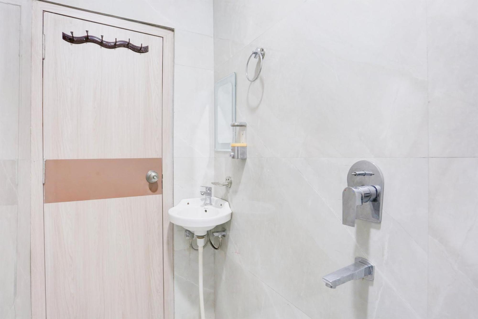 Collection O The Vidya Grand Hotell Rudrapur Exteriör bild